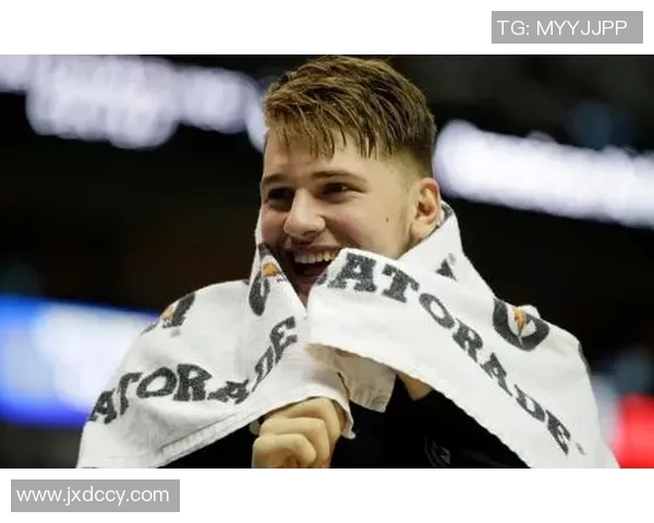 布朗后撤步三分再进一人独撑球队进攻重任展现绝佳状态