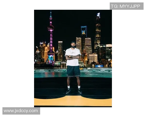 湖人客战国王，詹姆斯清晨640驾车外出引关注